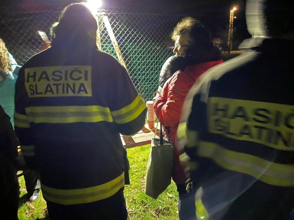 Nový rok přivítali občané ohňostrojem na fotbalovém hřišti