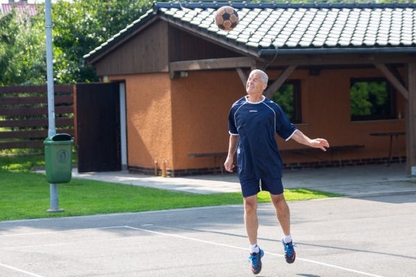 Do obce se vrací kultura a sport, hvězdně obsazený nohejbalový turnaj rozhodl o změně majitele poháru