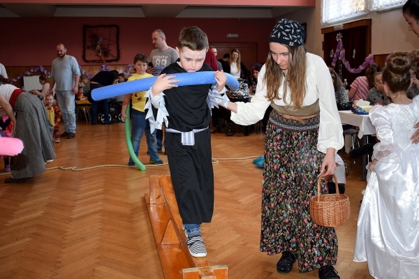 Dětský maškarní ples zaplnil v sobotu odpoledne sál slatinského kulturního domu