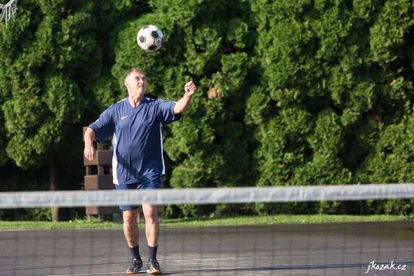 Tradičního nohejbalového turnaje O putovní pohár starosty obce Slatina se zúčastnila čtyři družstva